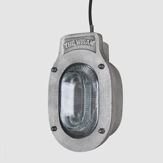 IWl8 Wigan Wall Light