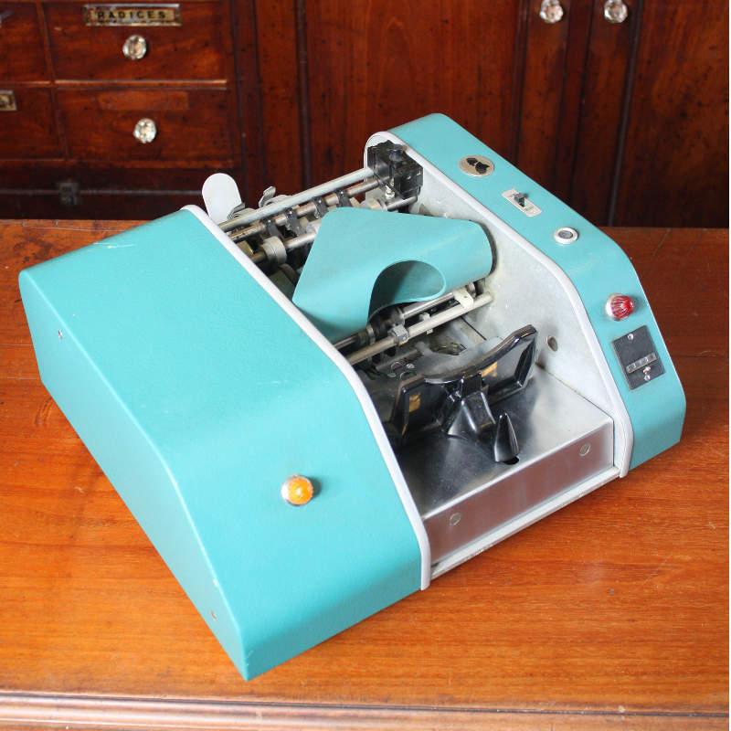 Vintage cash counter Image 1