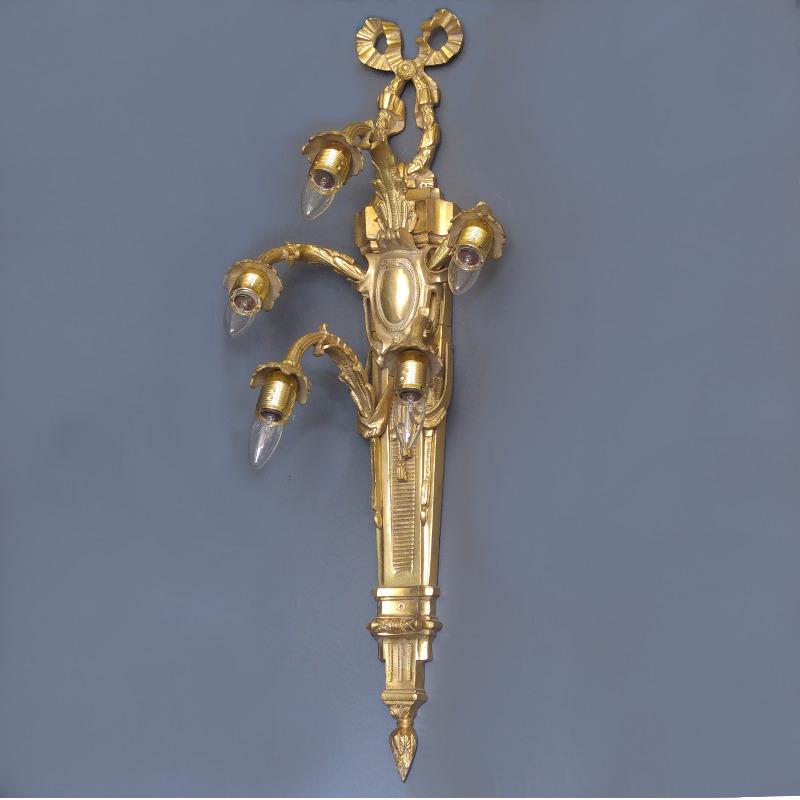Antique cast brass wall light Image 1