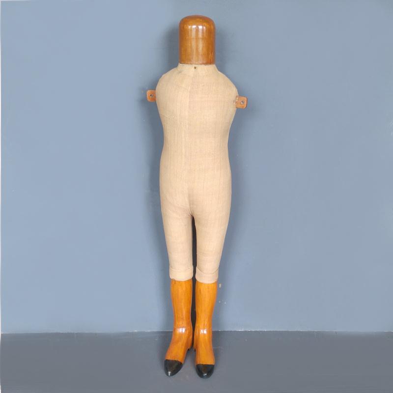 Victorian style child mannequin Image 1