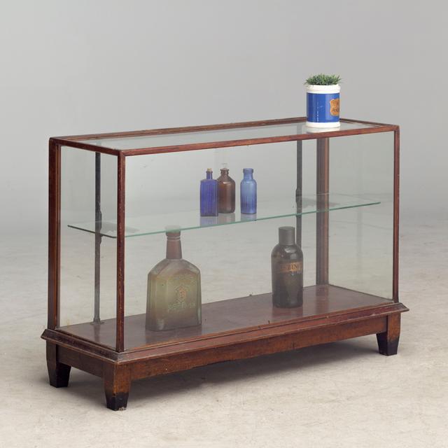 Mahogany Drapery Counter